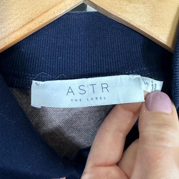 ASTR Kambrie Collared Chevron Mini Dress - Navy Pink - Size Small - Picture 6 of 13